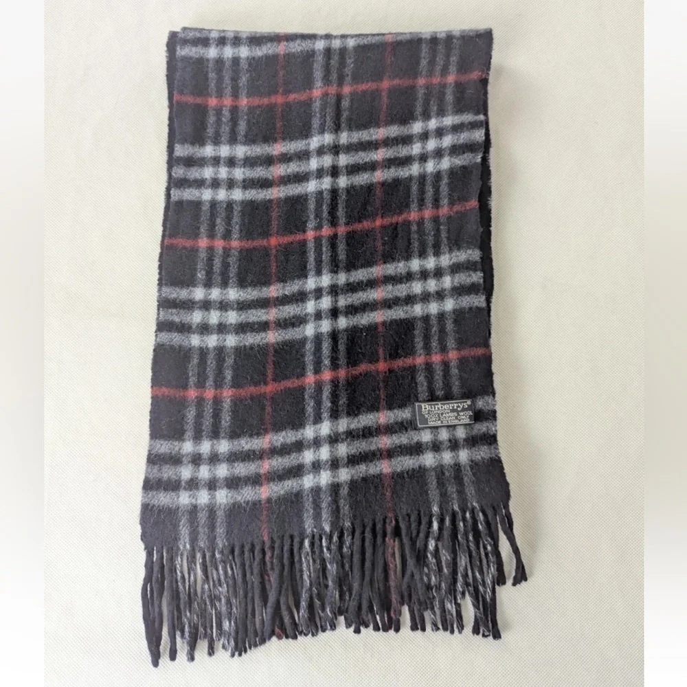 Vintage Burberry Classic Black and Red Plaid Scarf 100% lambs wool(unisex)